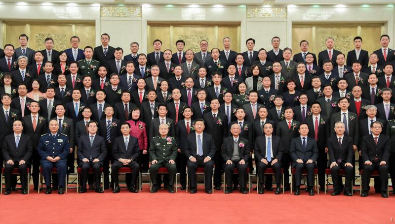 1月8日，2018年度国家科学技术奖励大会在北京人民大会堂隆重举行。会前，党和国家领导人习近平、李克强、王沪宁、韩正等会见获奖代表并同大家合影留念。
