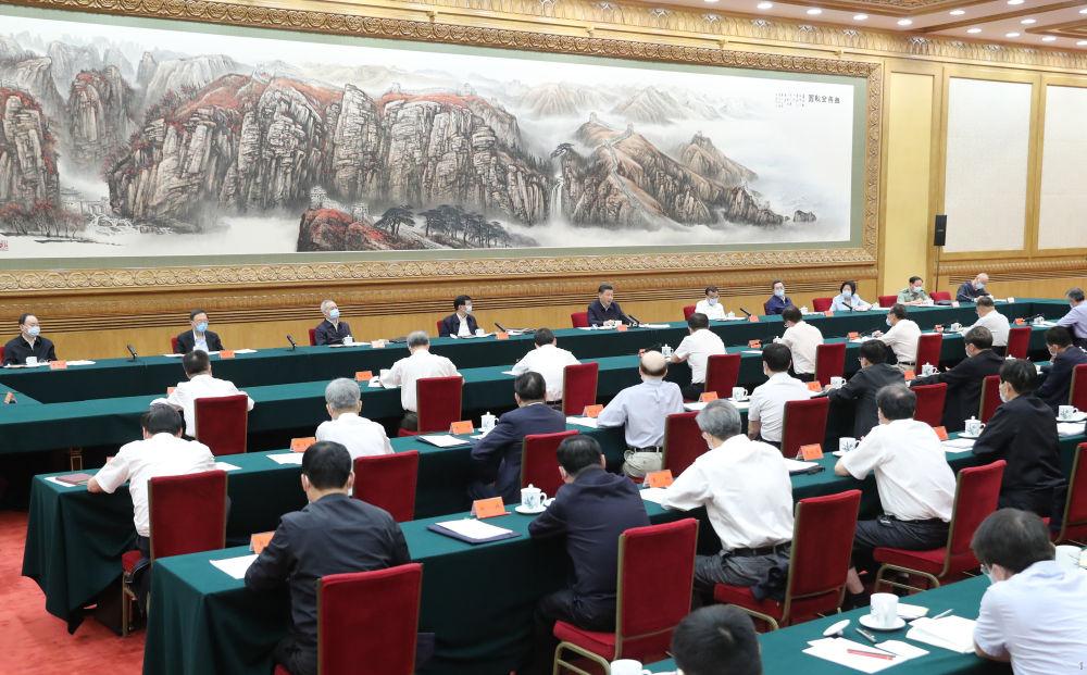 6月2日，中共中央总书记、国家主席、中央军委主席习近平在北京主持召开专家学者座谈会并发表重要讲话。新华社记者　姚大伟　摄
