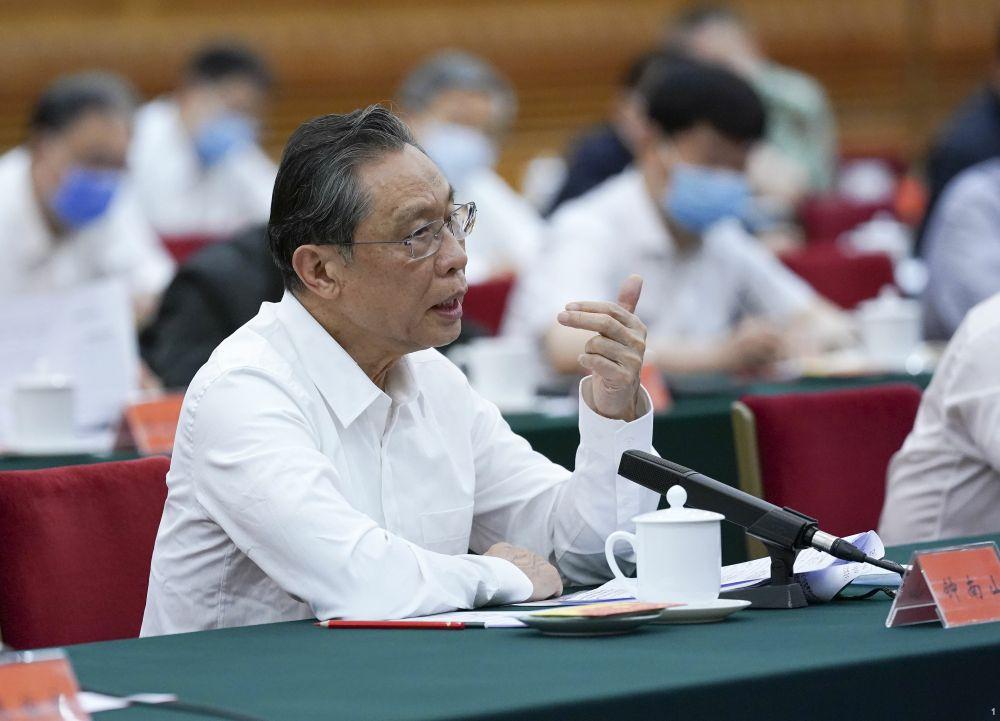钟南山在座谈会上发言。新华社记者　姚大伟　摄