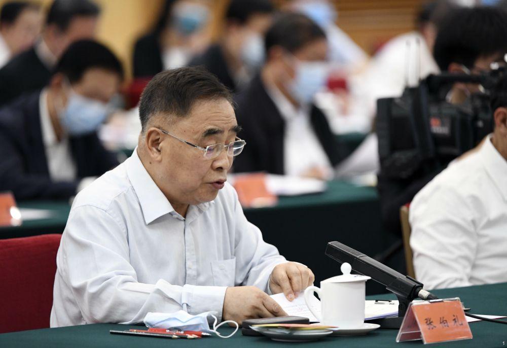 张伯礼在座谈会上发言。新华社记者　殷博古　摄