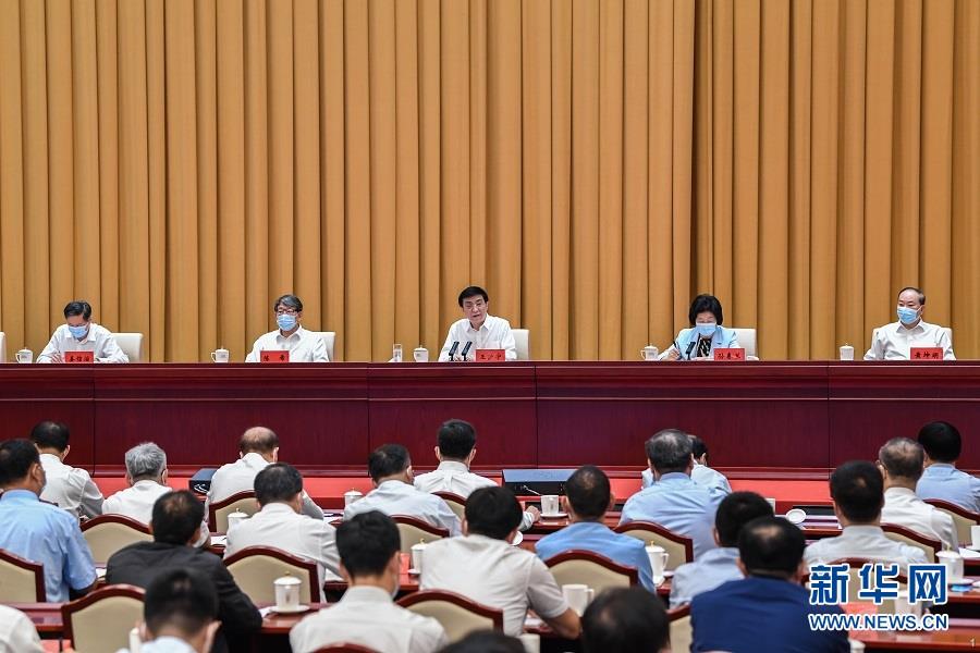 8月17日，第二十七次全国高校党的建设工作会议在北京召开。中共中央政治局常委、中央书记处书记王沪宁出席会议并讲话。　新华社记者 饶爱民 摄